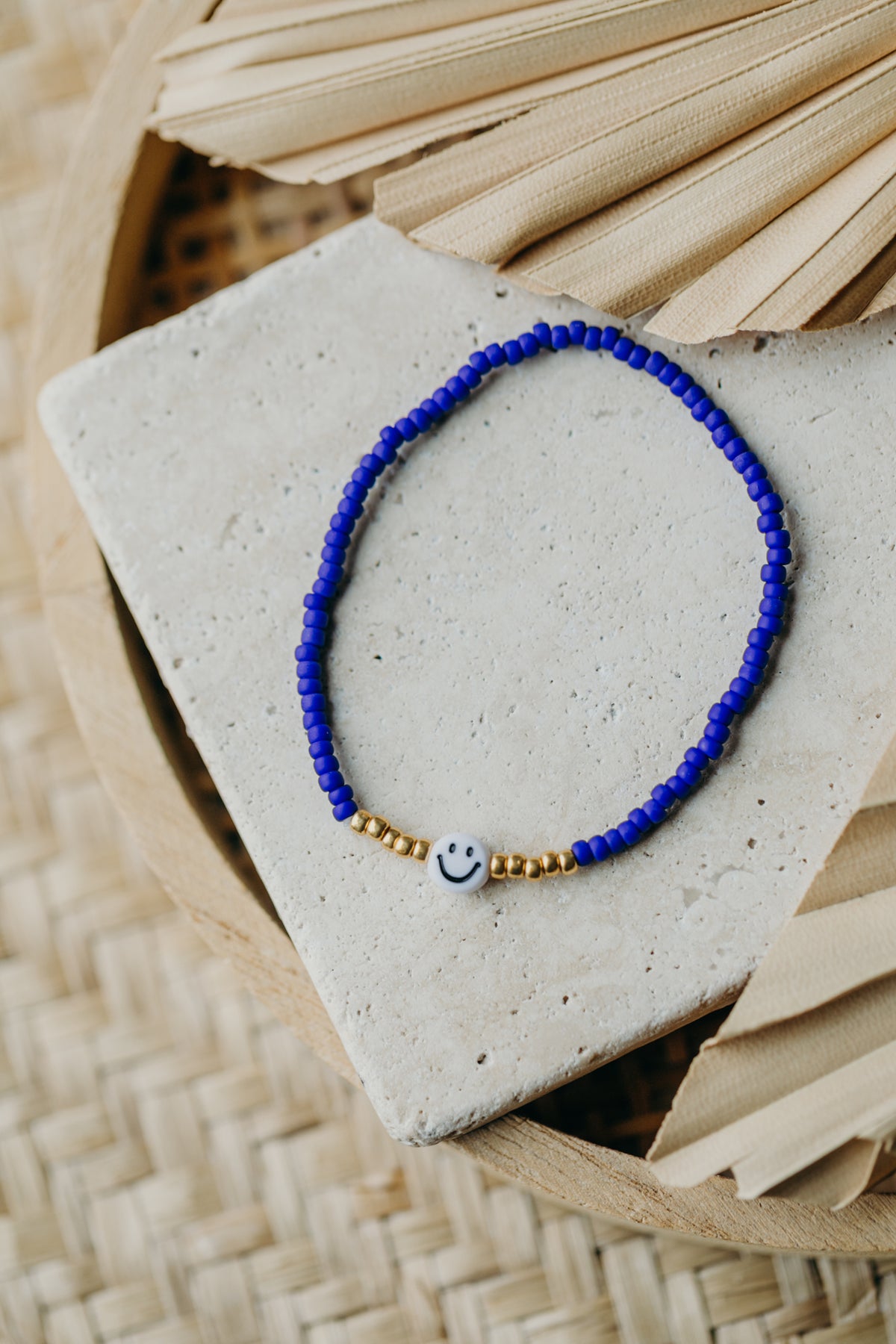 Smiley Perlenarmband in Kornblumenblau