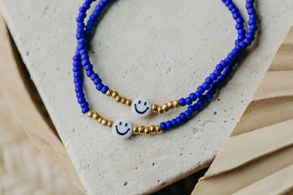 Smiley Perlenarmband in Kornblumenblau