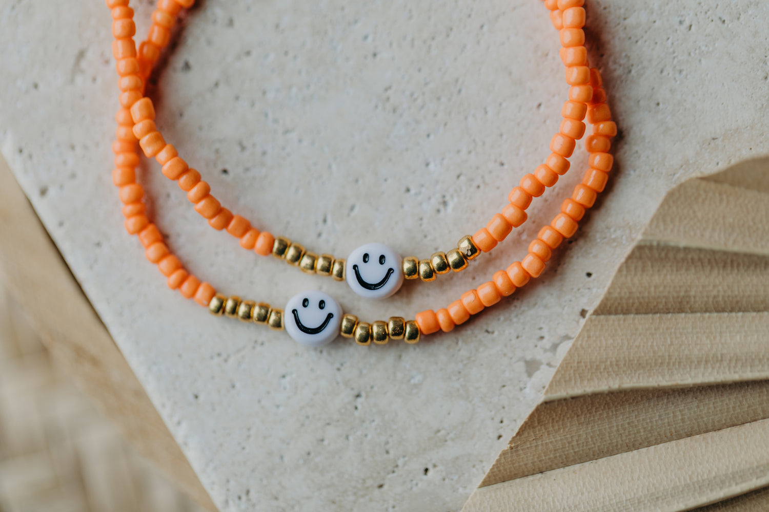 Smiley Perlenarmband in Orange