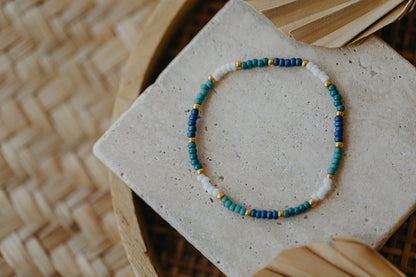 two-tone glass bead bracelet blue &amp;amp; cream