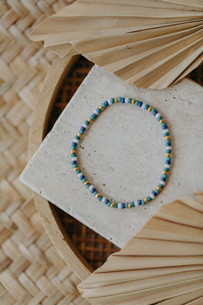 two-tone glass bead bracelet blue &amp;amp; cream