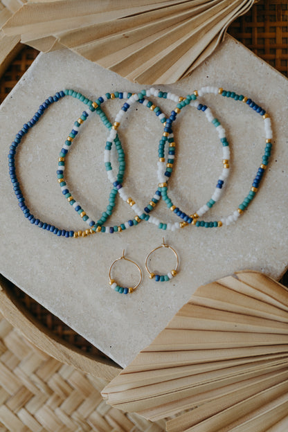 two-tone glass bead bracelet blue &amp;amp; cream