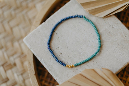 two-tone glass bead bracelet blue &amp;amp; cream