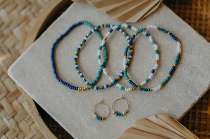 two-tone glass bead bracelet blue &amp;amp; cream