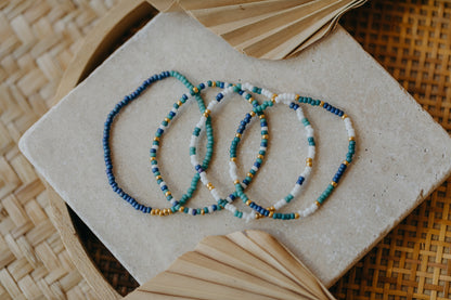 two-tone glass bead bracelet blue &amp;amp; cream