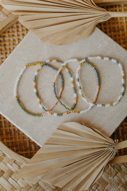 two-tone glass bead bracelet blue &amp;amp; cream