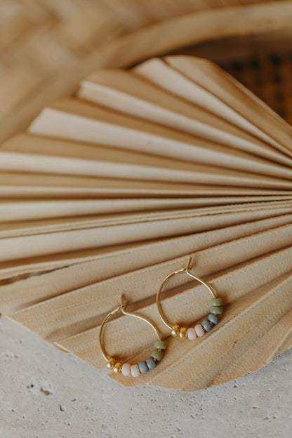 GÖTEBORG - filigrane Creolen mit bunten Perlen