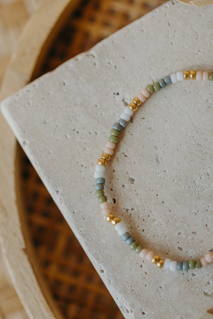 two-tone glass bead bracelet blue &amp;amp; cream