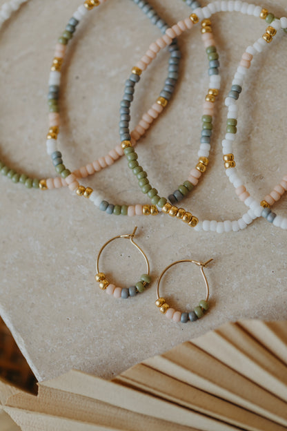 GÖTEBORG - filigrane Creolen mit bunten Perlen