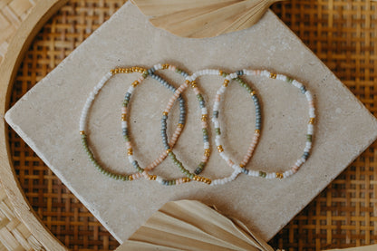 two-tone glass bead bracelet blue &amp;amp; cream