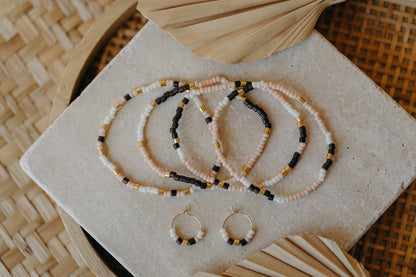 two-tone glass bead bracelet blue &amp;amp; cream