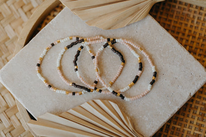 two-tone glass bead bracelet blue &amp;amp; cream