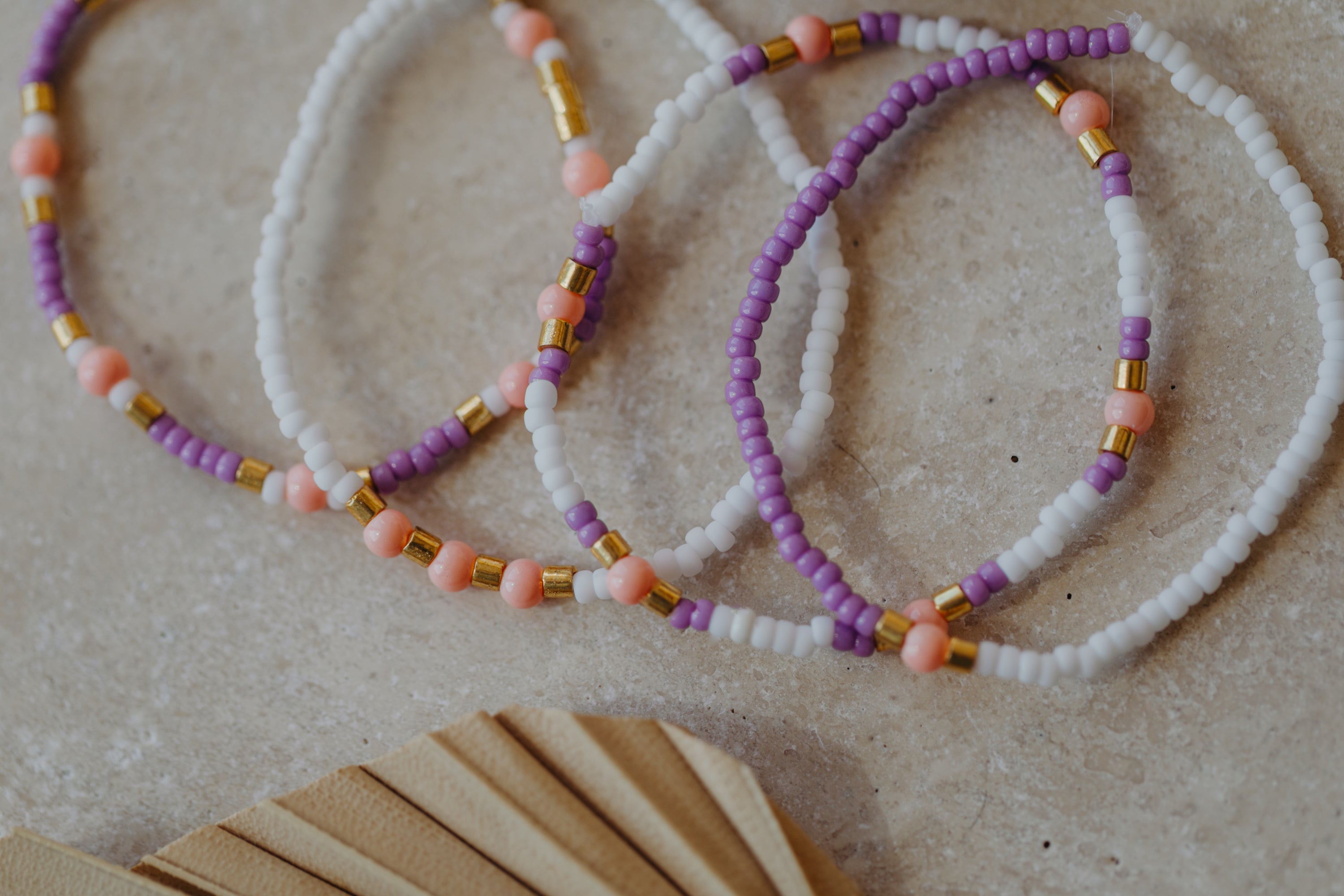 SAINT TROPEZ - buntes Glasperlenarmband 001