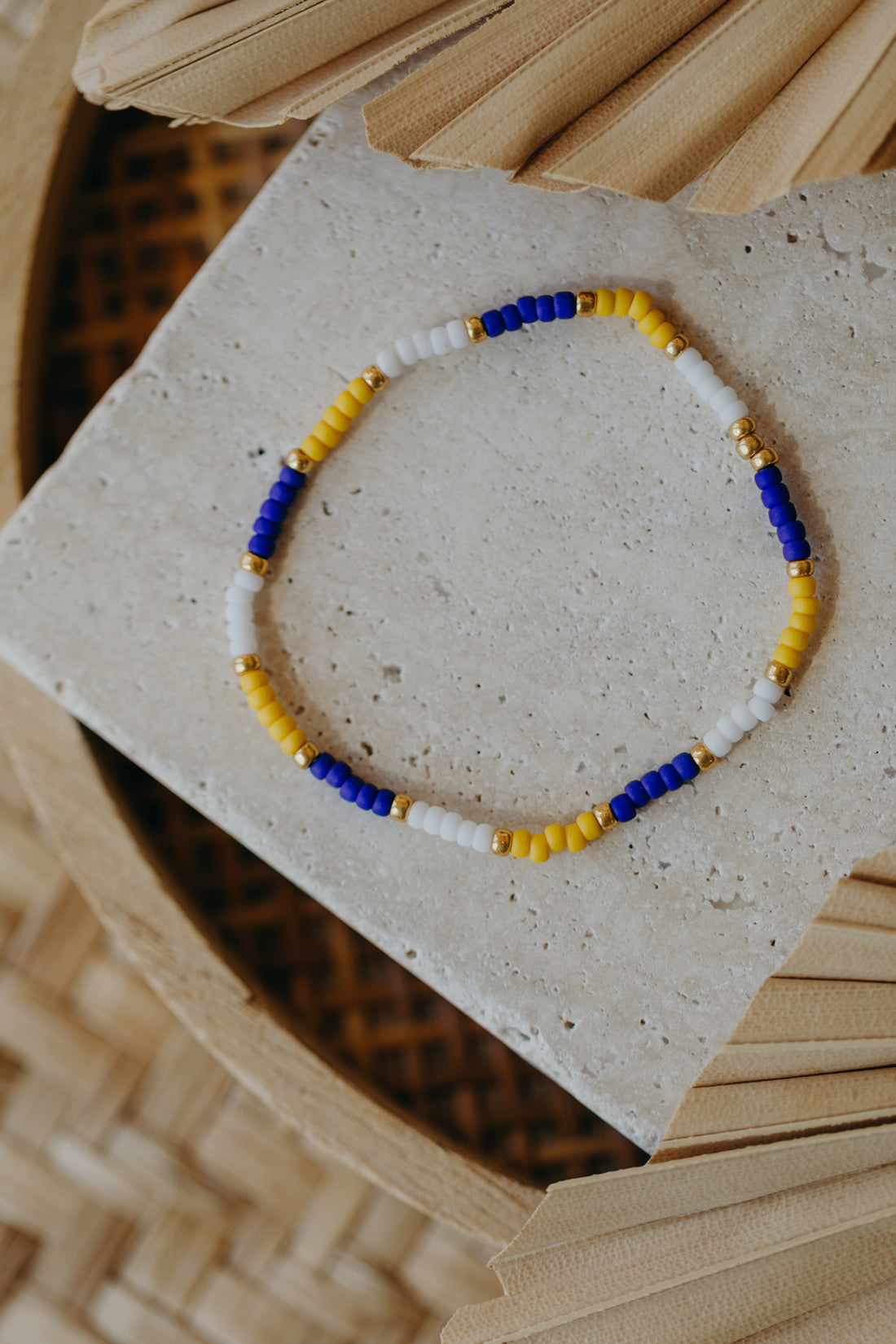 two-tone glass bead bracelet blue & cream