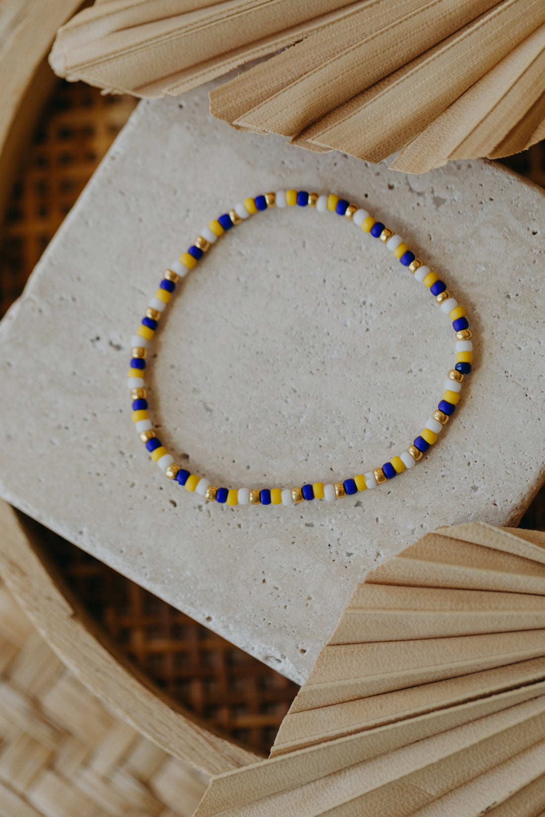 two-tone glass bead bracelet blue & cream
