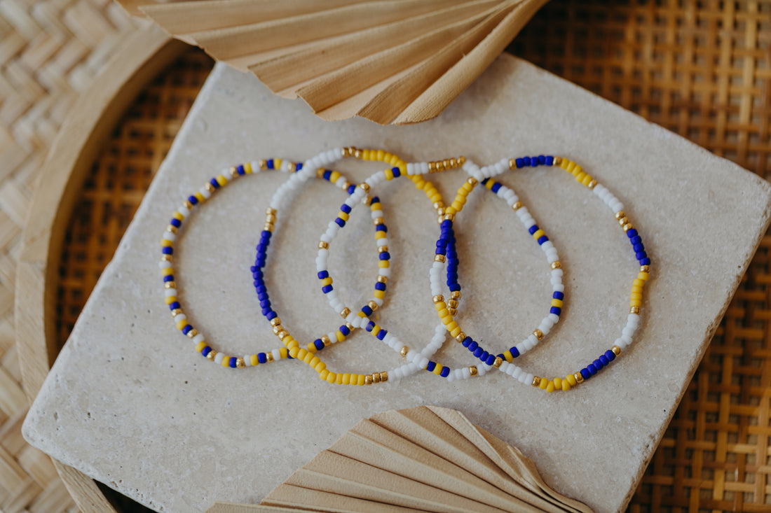 two-tone glass bead bracelet blue & cream