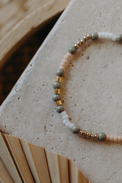 two-tone glass bead bracelet blue &amp;amp; cream