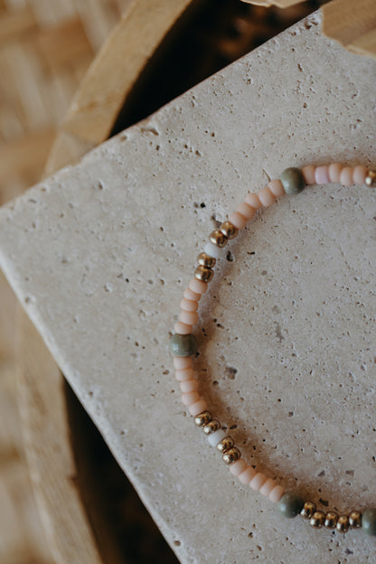 two-tone glass bead bracelet blue &amp;amp; cream