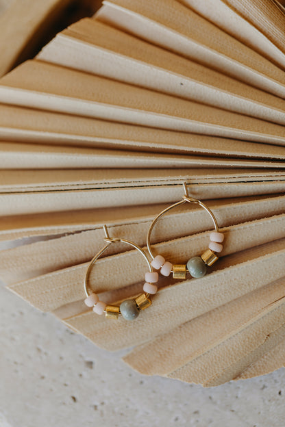 TARIFA - filigrane Creolen mit bunten Perlen