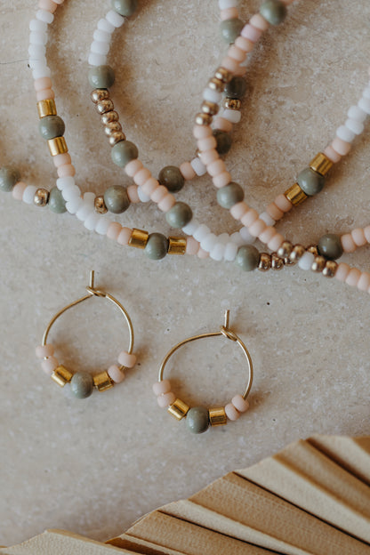 TARIFA - filigrane Creolen mit bunten Perlen