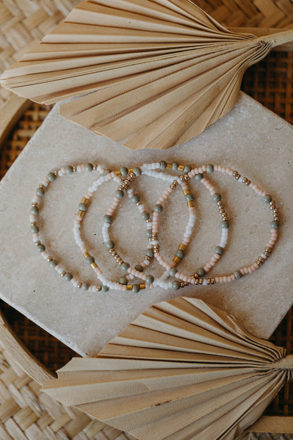 two-tone glass bead bracelet blue &amp;amp; cream