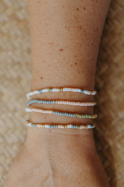 two-tone glass bead bracelet blue &amp;amp; cream