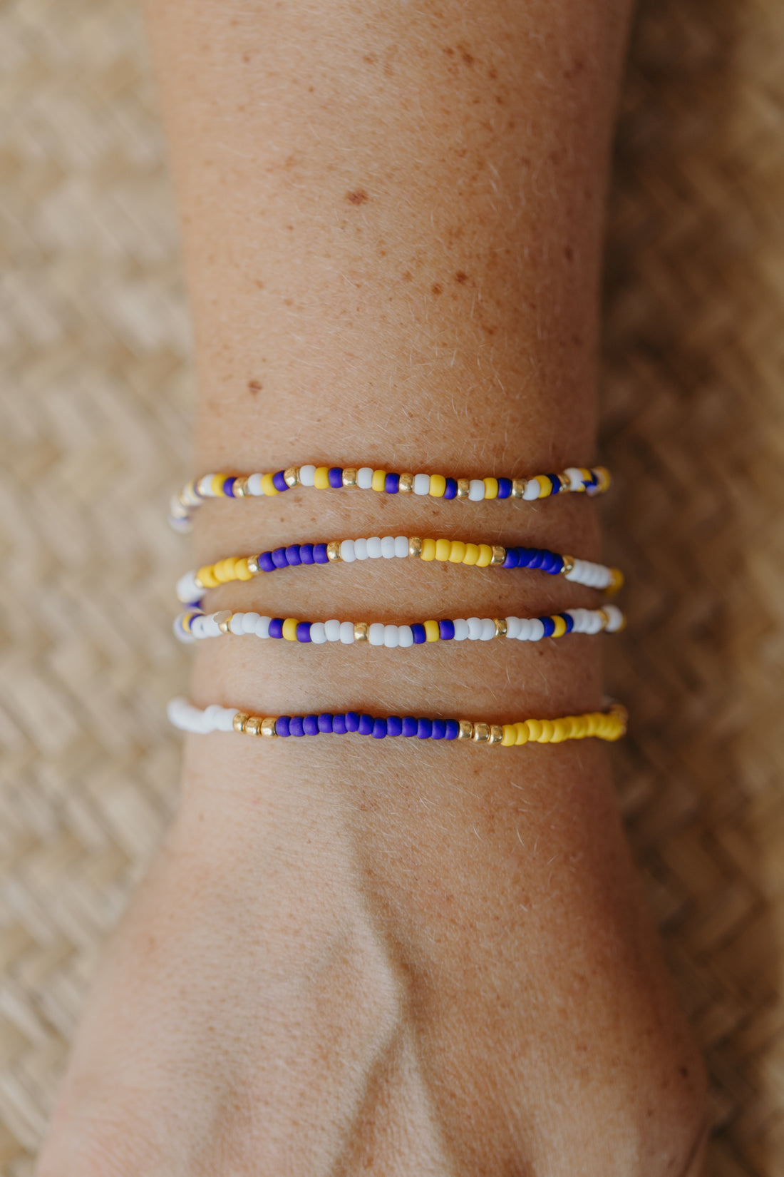 two-tone glass bead bracelet blue & cream