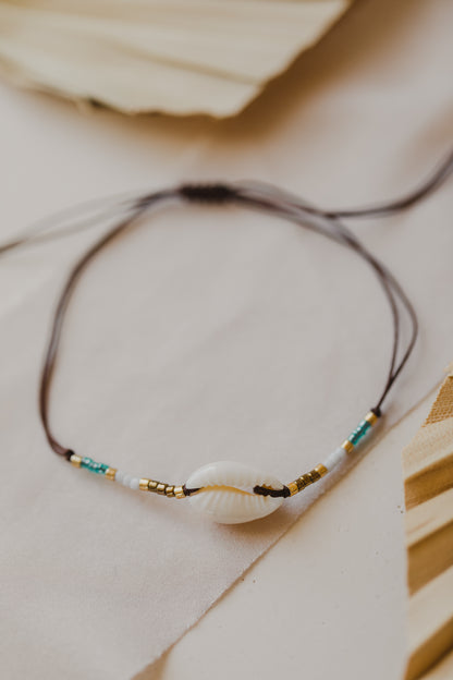 filigranes Muschelarmband weiß - gold - türkis - braun