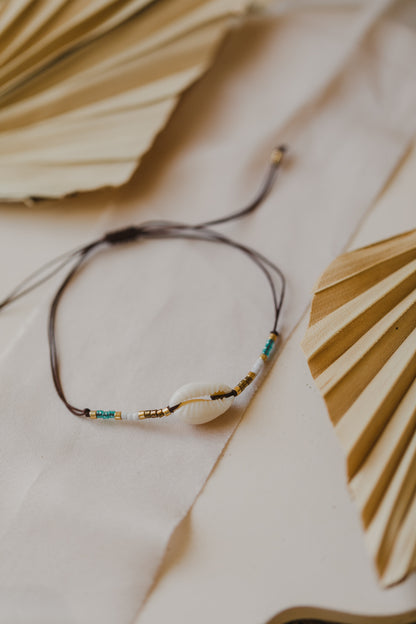 filigranes Muschelarmband weiß - gold - türkis - braun