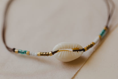 filigranes Muschelarmband weiß - gold - türkis - braun