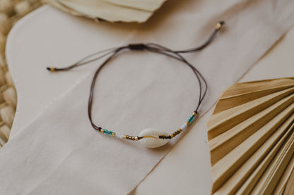 filigranes Muschelarmband weiß - gold - türkis - braun