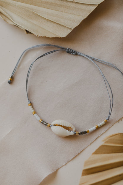 filigranes Muschelarmband weiß - gold - grau