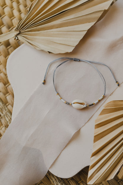 filigranes Muschelarmband weiß - gold - grau