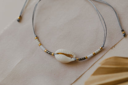 filigranes Muschelarmband weiß - gold - grau