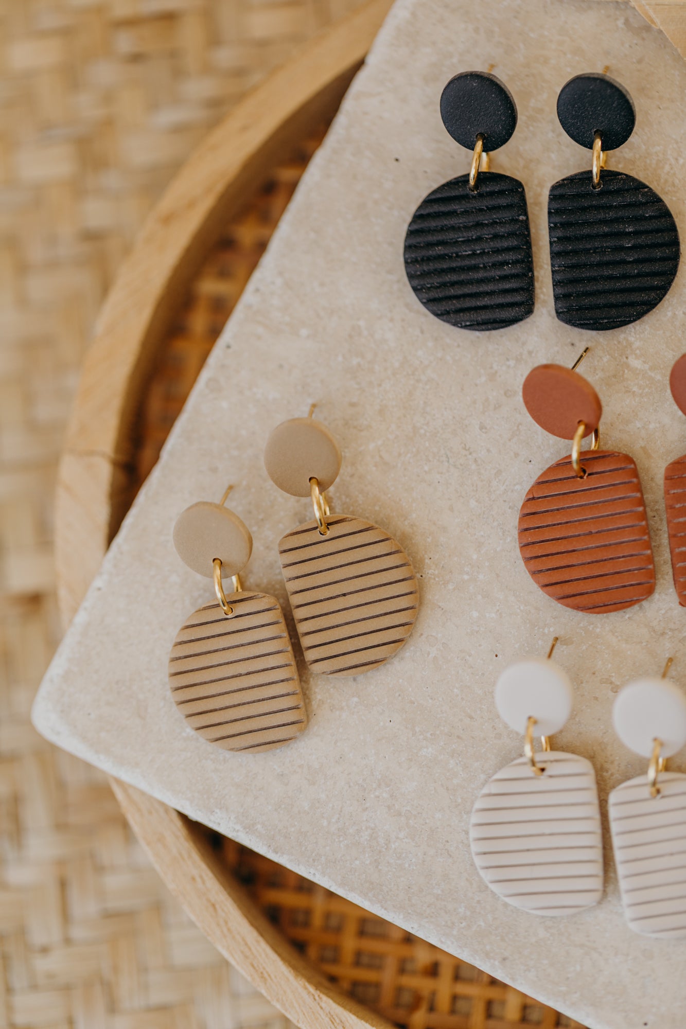 NAELA - striped sand colored earrings