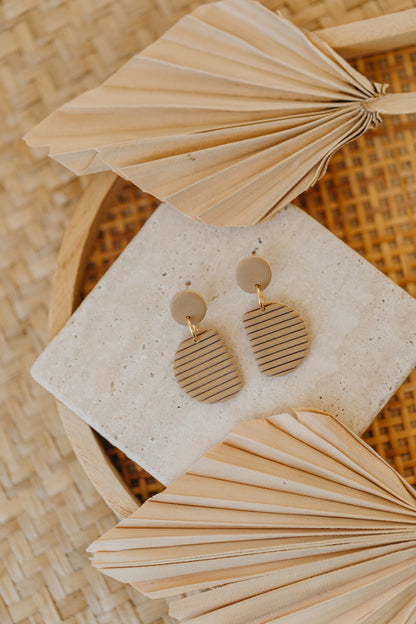 NAELA - striped sand colored earrings