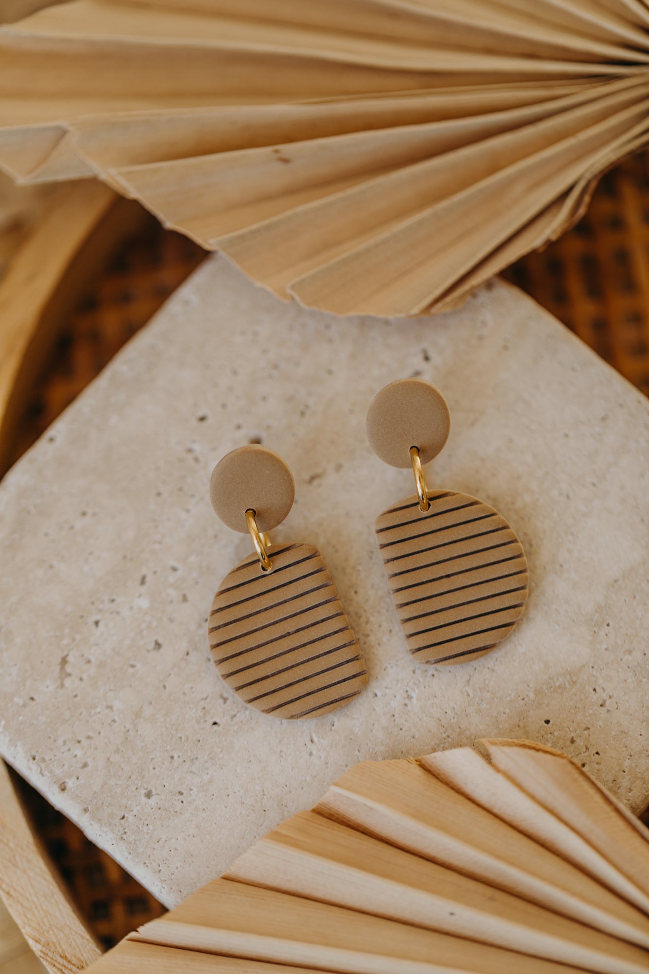 NAELA - striped sand colored earrings