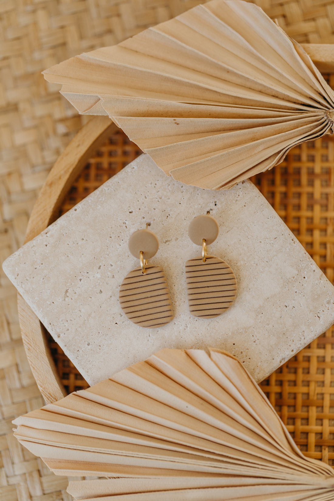 NAELA - striped sand colored earrings