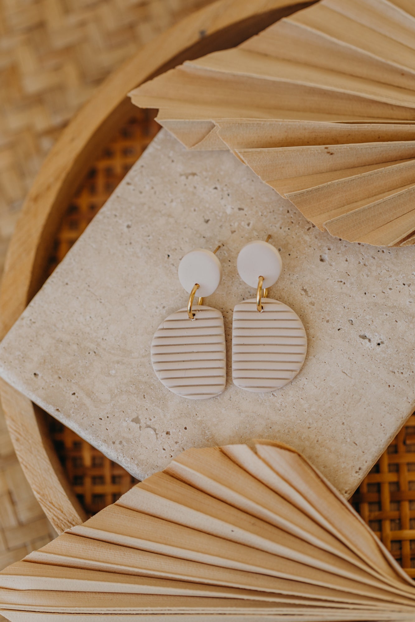 NAELA - striped vanilla colored earrings