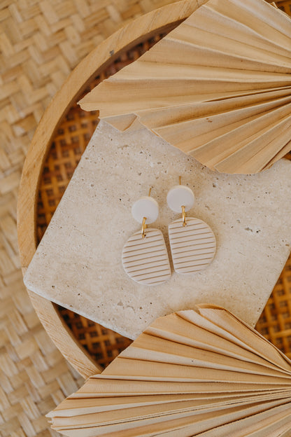 NAELA - striped vanilla colored earrings