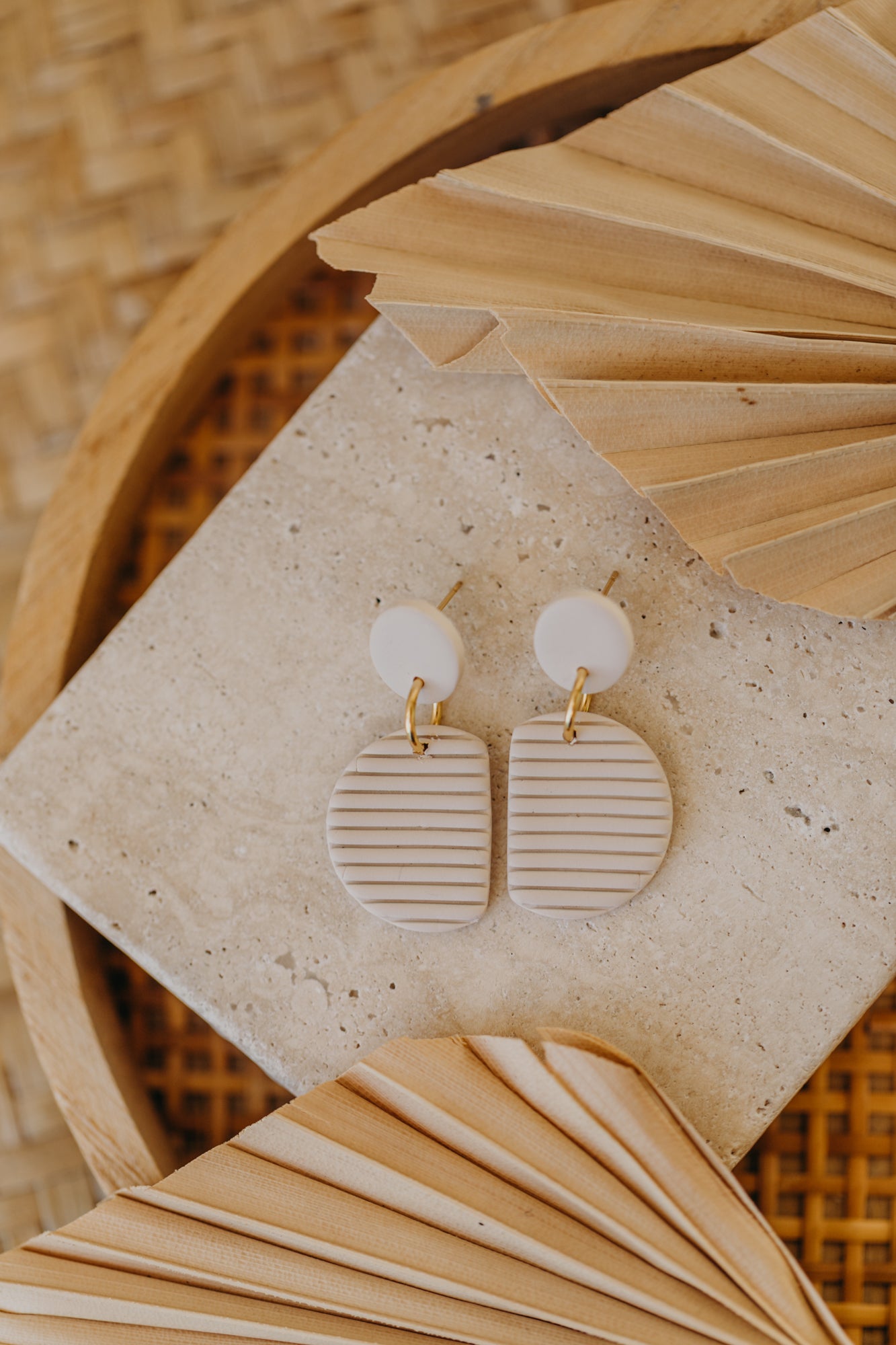NAELA - striped vanilla colored earrings