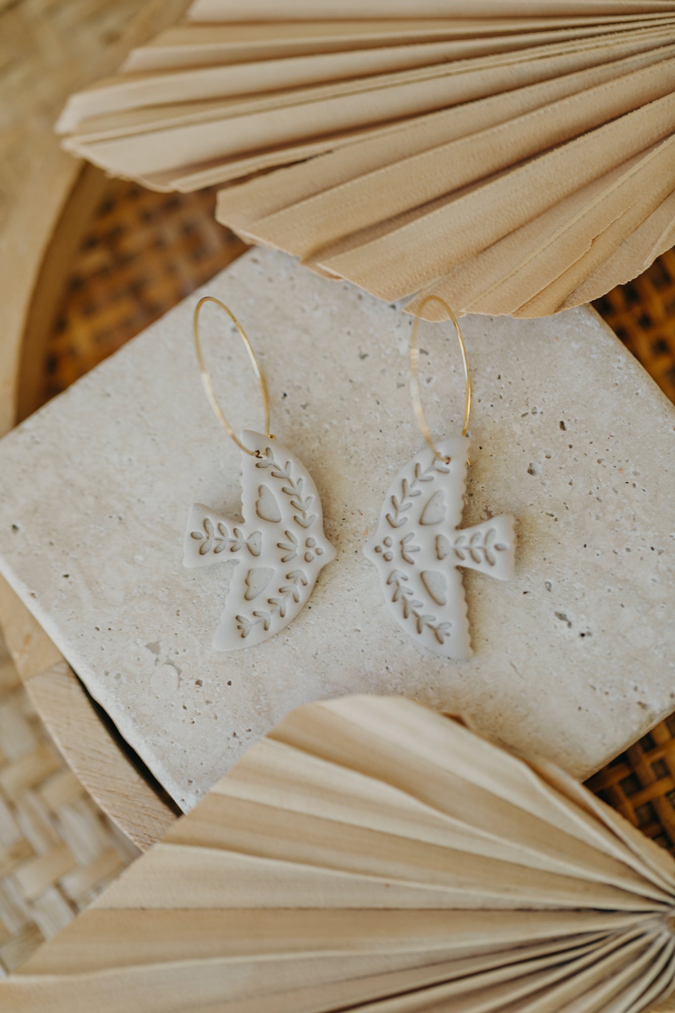 NAYLA - Bird hoop earrings in chalk color