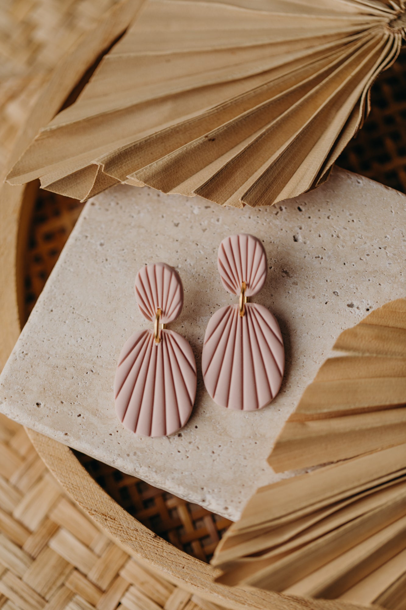 OLIVIA - rosa ovale Polymer Ton Ohrringe mit Streifen