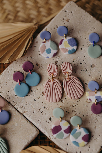 OLIVIA - rosa ovale Polymer Ton Ohrringe mit Streifen