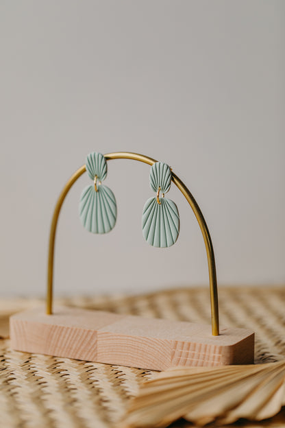 OLIVIA - ovale Polymer Ton Ohrringe mit Streifen in Salbei