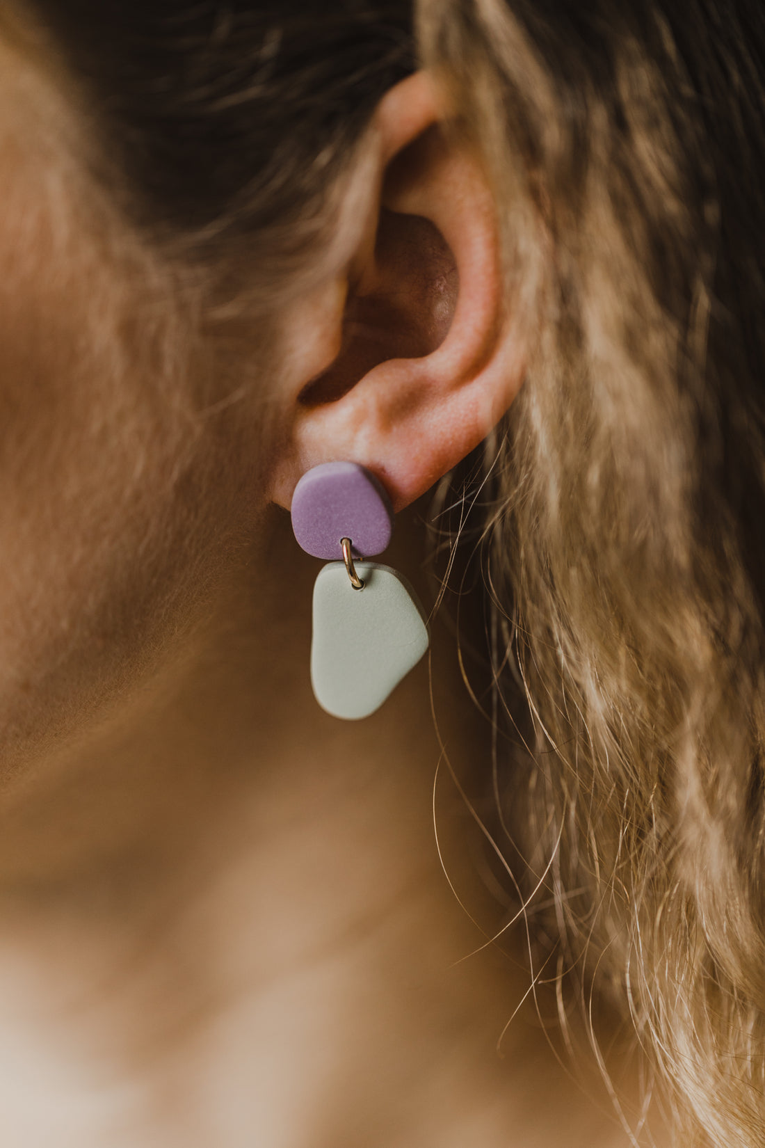 BENU Ohrringe - zweifarbige Polymer Ton Ohrringe Lavendel / Eukalyptus Grün