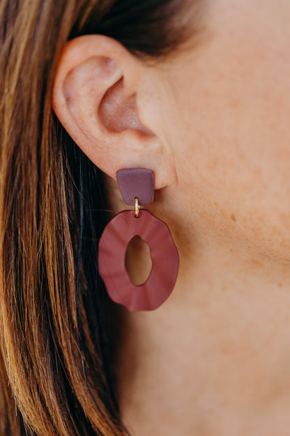 MOEMA - große ovale Polymer Ton Ohrringe in Aubergine