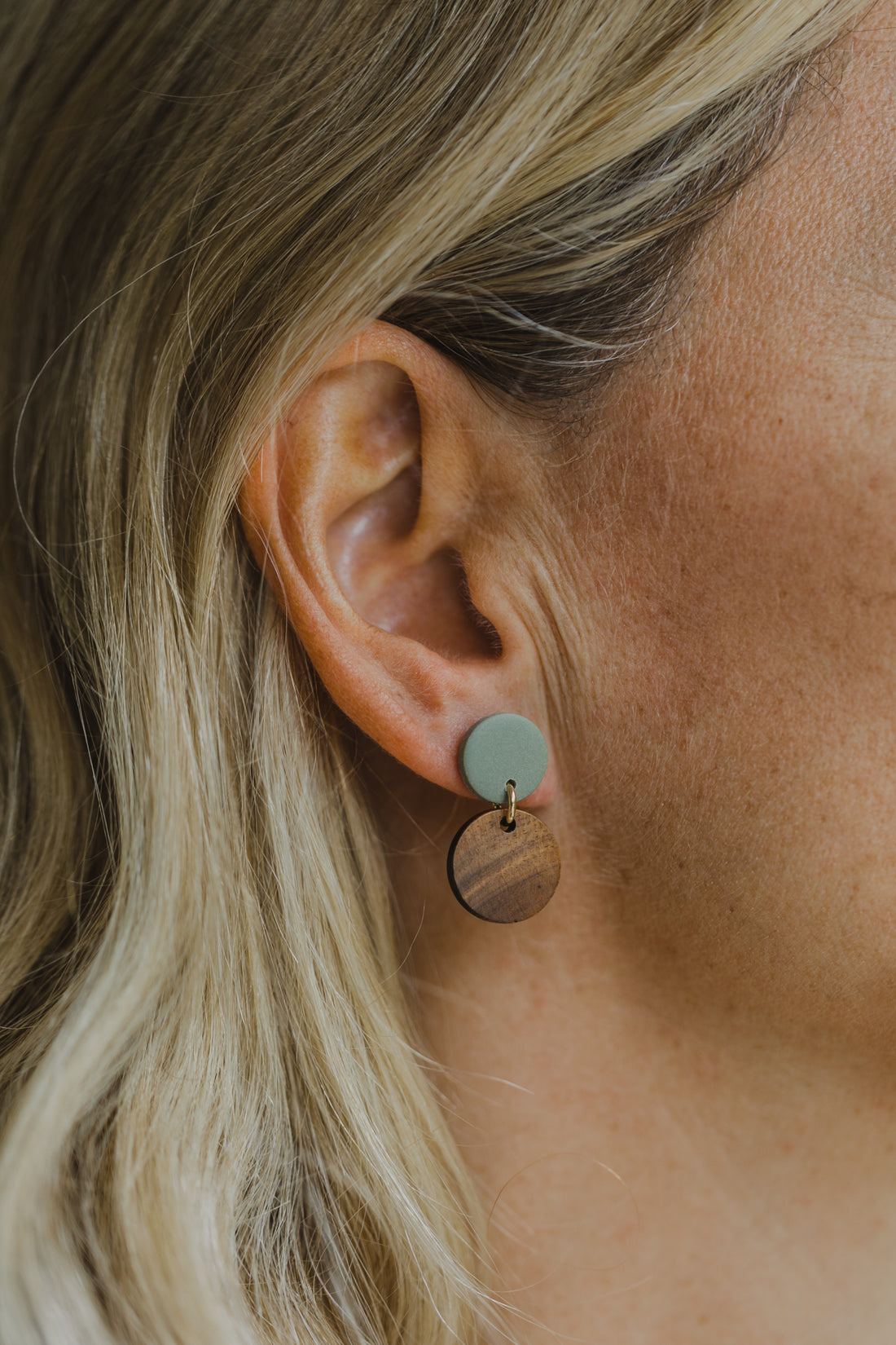 YUMI - round eucalyptus green polymer clay earrings with round wooden pendant