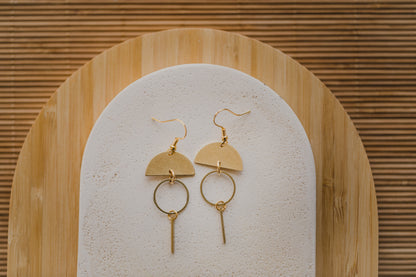 HELDA - lange geometrische Messing Ohrringe