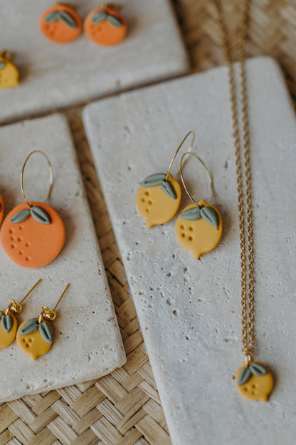 Halskette mit kleiner Zitrone aus Polymer Ton